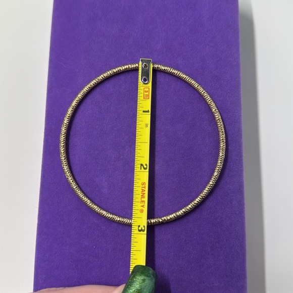 💛 Vintage Gold Plated Diamond Cut Bangle Bracelet - Picture 3 of 3